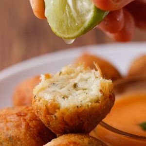 imagem do produto 10 bolinhos de bacalhau 