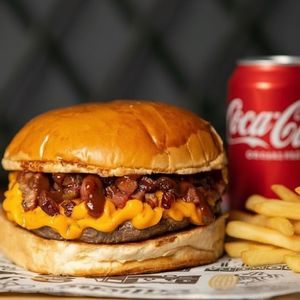 imagem do produto Combo cheddar bacon. 1 cheddar bacon + 1 batata individual + 1 refri de sua escolha. 