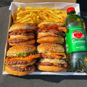 imagem do produto Combo Burger (04 pessoas) + Fritas + Molhos Especiais + Guaraná 600ml