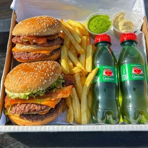 imagem do produto Combo Burger na Caixa (02 pessoas) + Fritas + Molhos Especiais + 02 Guaraná Pet