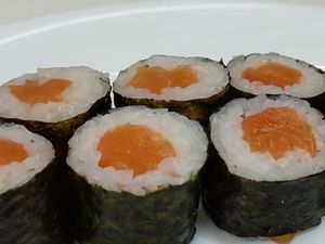 imagem do produto 12 hossomaki de salmão
