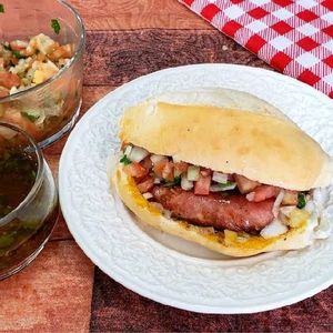 imagem do produto Pão com Linguiça e Vinagrete