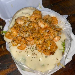 imagem do produto 1 podrão de camarão com creme de mussarela+1 batata P+1 guaravita