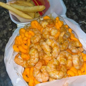 imagem do produto 1 podrão camarão com cheddar + 1batata P+1Guaravita