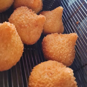 imagem do produto COXINHA FRANGO COM CHEDDAR E BACON