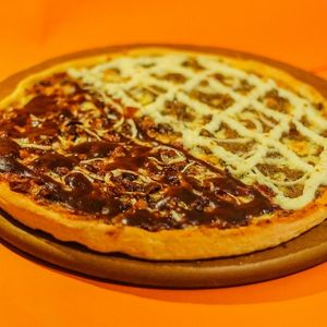 imagem do produto Pizza Grande Bacon com Barbecue + Atum c/ Catupiry 9 Fatias