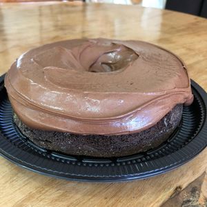 imagem do produto BOLO DE CHOCOLATE COM COBERTURA DE CHOCOLATE
