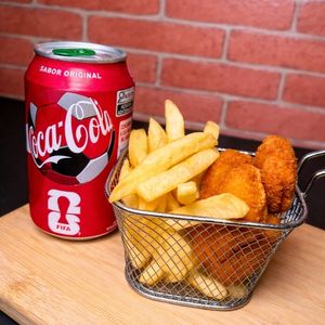 imagem do produto Batata + 6 nuggets+ refrigerante lata