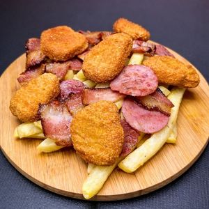 imagem do produto BATATA ESPECIAL P + 6 NUGGETS