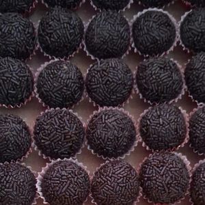 imagem do produto Brigadeiros tradicionais ( 15 unidades)