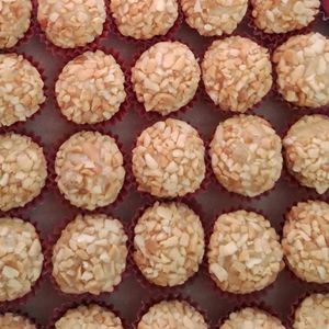 imagem do produto Ouriço ( doce de amendoim) 15 unidades