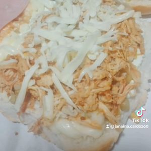 imagem do produto X- frango com  molho 4 queijo 