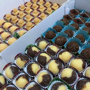imagem do produto BRIGADEIROS (100 UNIDADES)