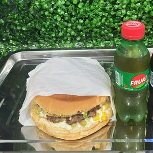 imagem do produto COMBO 1 xis salada com fritas + Pepsi ou guaraná 200ml