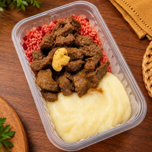 imagem do produto Almoço 15 -Patinho ao molho madeira, arroz integral com beterraba e purê de macaxeira (425 kcal/Proteinas: 3g/Carboidratos: 70g/Fibras; 6g/Gorduras trans: 0g/Gorduras saturadas: 3g/Gorduras totais: 7g
