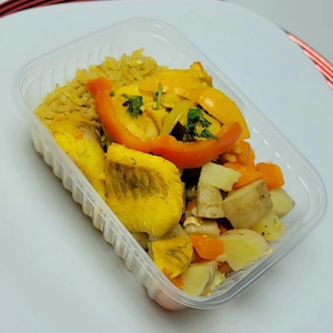 imagem do produto (Almoço 08)Filé de peixe no leite de coco,arroz integral com açafrão e legumes(Calorias 435/Carboidratos 47g/Proteinas 32g/Gorduras totais 14g/Gorduras saturadas 8g/Gorduras trans 0g/Fibras alimentares 7g)