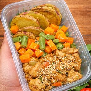 imagem do produto Jantar 17 Frango Xadrez (Calorias 315/Carboidratos 32g/Proteinas 30g/Gorduras totais 8g/Gorduras saturadas 1,5g/Gorduras trans 0g/Fibras alimentares 6g)