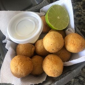 imagem do produto 10 Bolinhos de Camarão 