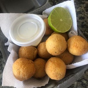 imagem do produto 10 Bolinhos de charque 