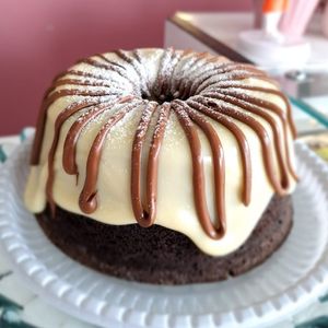 imagem do produto Bolo de Chocolate Black com cobertura de Ninho com Nutella