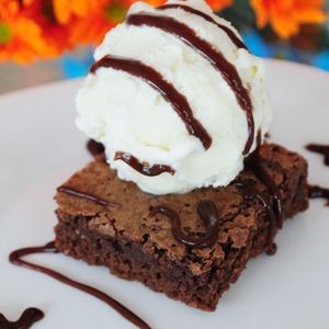 imagem do produto brownie with ice cream (brownie com sorvete)