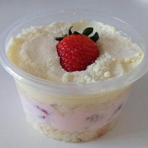 imagem do produto Bolo de geleia de morango com ninho