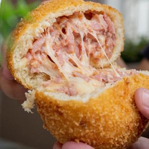 imagem do produto Bomba  de presunto e queijo