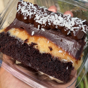 imagem do produto Fatia de beijinho com brigadeiro cremoso