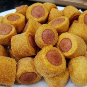 imagem do produto Enroladinho de Salsicha mini, 29 gramas aproximadamente.