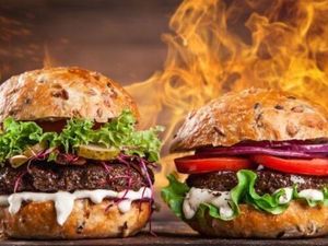 imagem do produto  Combo bland casal- 2 lanches + 2 acompanhamentos- ilustrativa