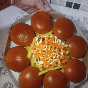 imagem do produto Combinho kids - 8 mini burguer + 1 porção 