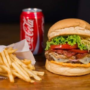 imagem do produto Batata frita +hambúrguere+refri lata