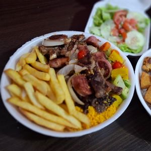 imagem do produto MARMITA MISTA DE CARNE COM LINGUIÇA TOSCANA.(M)