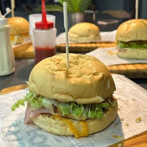 imagem do produto 4 cheese tudo + refrigerante de 2 litros