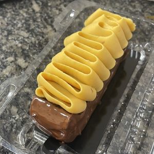 imagem do produto BROWNIE DE CHOCOLATE BELGA COM COBERTURA DE GANACHE DE DAMASCO