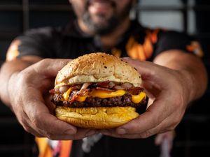 imagem do produto Super combo Família feliz 4 XTUDO ARTESANAL mais Coca-Cola 2 litros grátis + batata 400 grs.