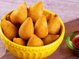 imagem do produto 10 unid Deliciosa mini coxinha de frango. Grátis molho especial do Bocca