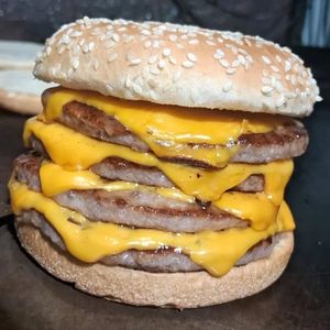 imagem do produto X- Cheddar Quádruplo 