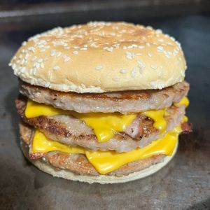 imagem do produto X- Cheddar Triplo 