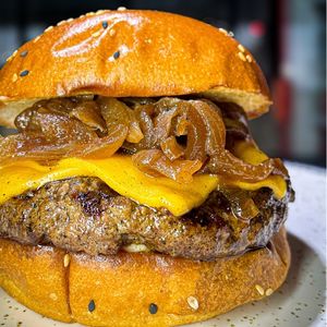 imagem do produto Pão carne & queijo com cebola caramelizada 