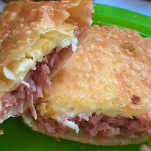 imagem do produto PASTEL PRESUNTO COM QUEIJO