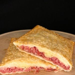 imagem do produto PASTEL CALABRESA COM QUEIJO