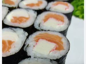 imagem do produto Hossomaki de salmão e kani