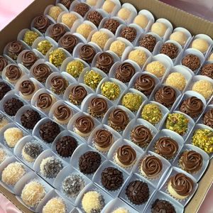 imagem do produto Meio cento de docinhos - PETIT (10g)