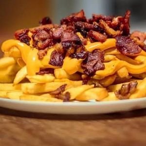 imagem do produto batata frita recheada com bacon,calabresa,cheddar e parmesão 