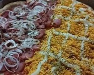 imagem do produto pizza meia calabresa meia frango