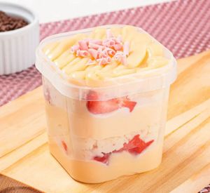 imagem do produto Bolo de pote Ninho com morangos