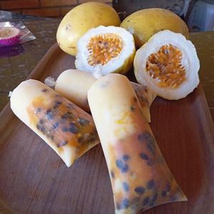 imagem do produto Dindin Gourmet de Maracujá com Calda de Maracujá 