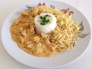 imagem do produto 2 meida Quentinhas Com Estrogonofe De Frango 