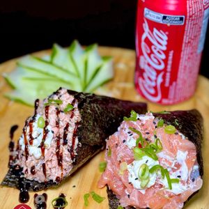 imagem do produto 2 temaki  + 1 refrigerante lata (disponível em loja).